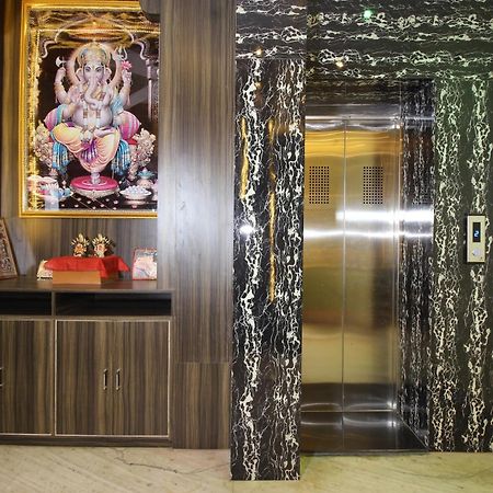 Hotel O Blue Diamond Váránaszi Kültér fotó