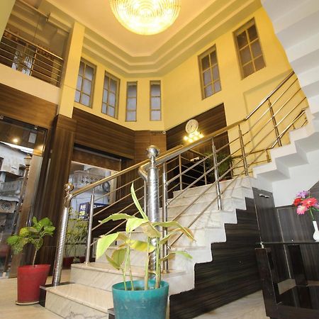 Hotel O Blue Diamond Váránaszi Kültér fotó