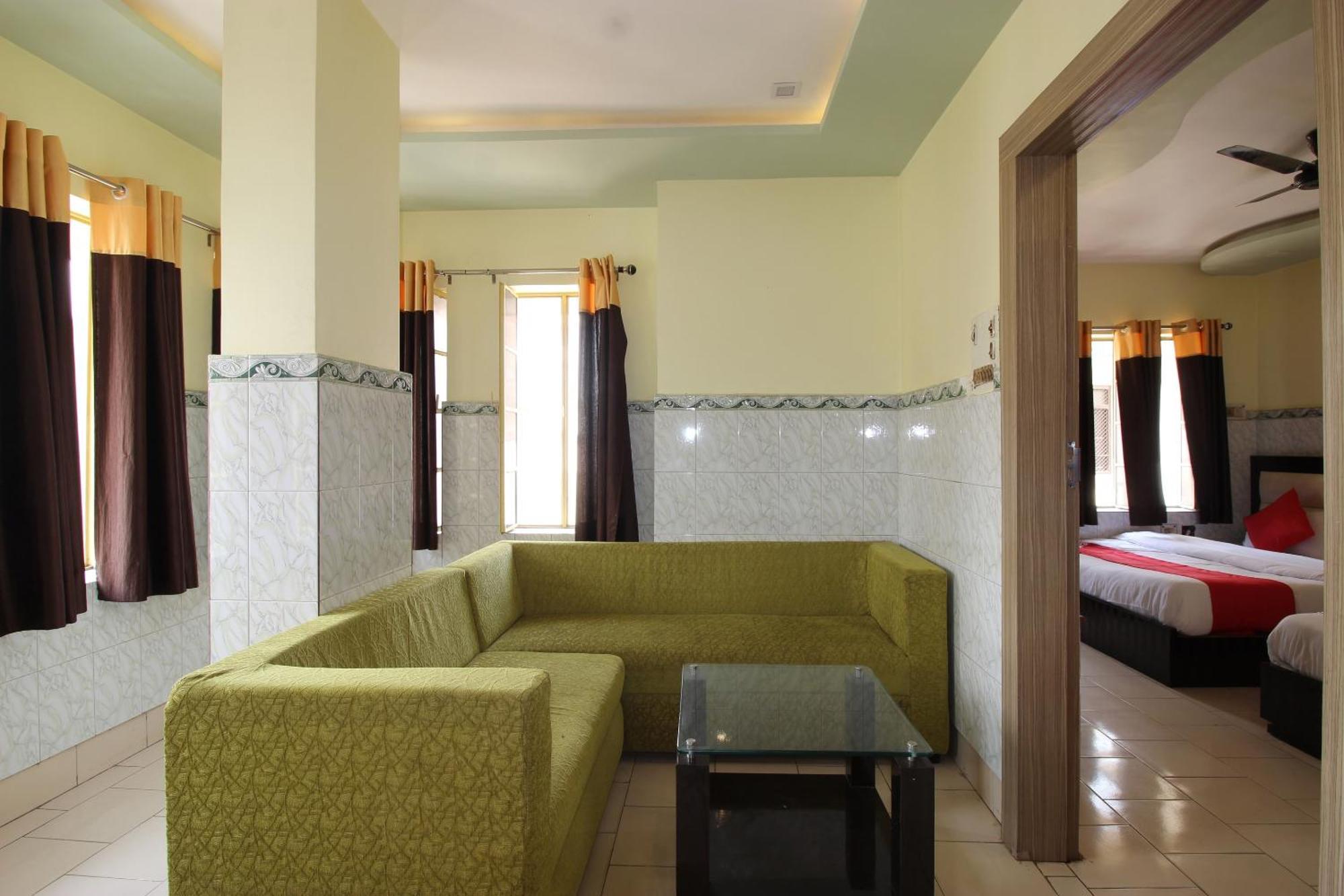 Hotel O Blue Diamond Váránaszi Kültér fotó