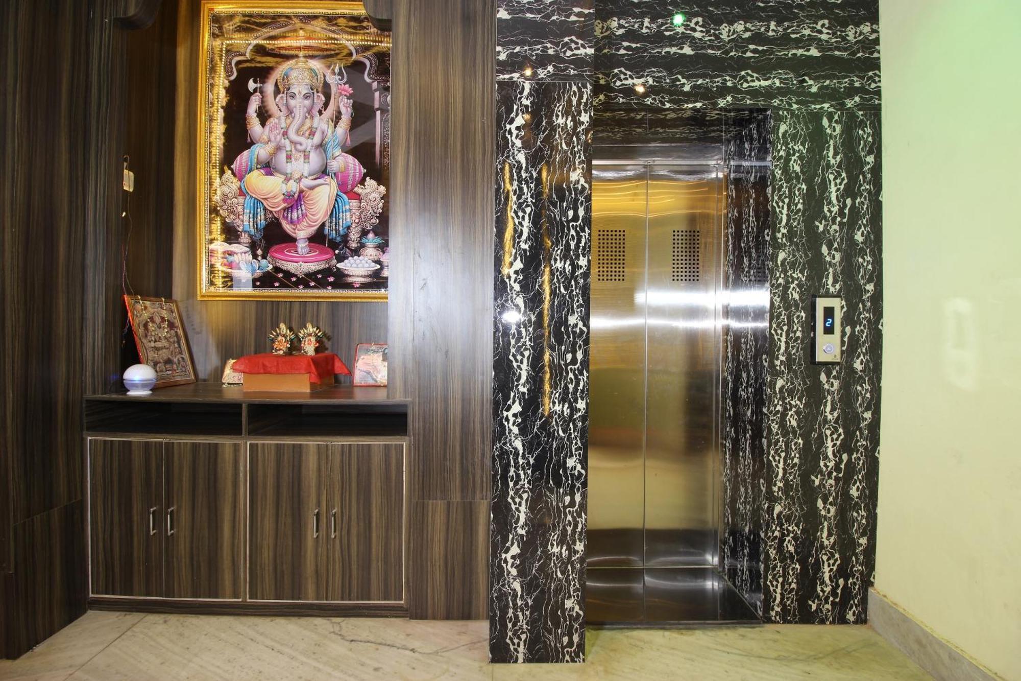 Hotel O Blue Diamond Váránaszi Kültér fotó