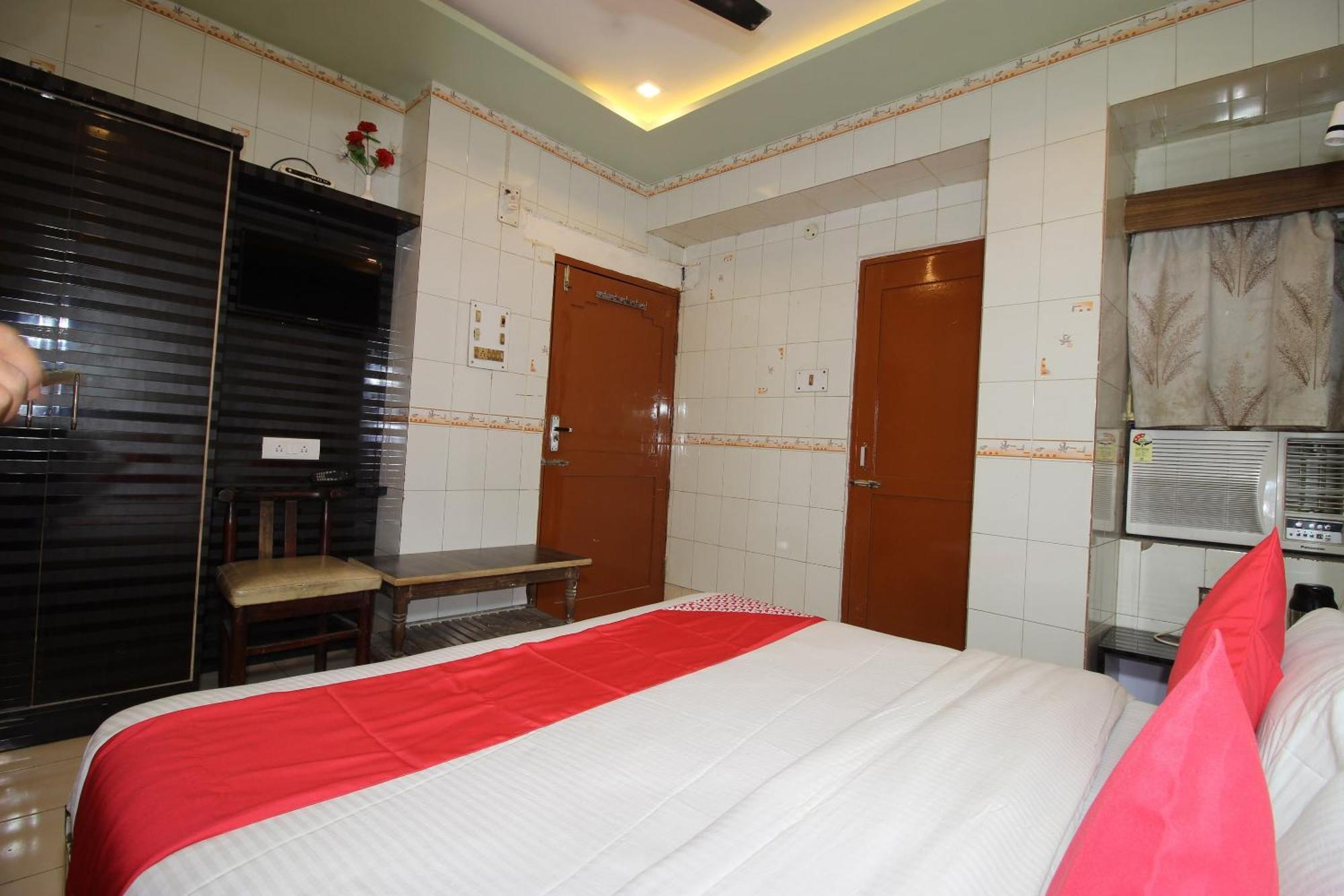 Hotel O Blue Diamond Váránaszi Kültér fotó