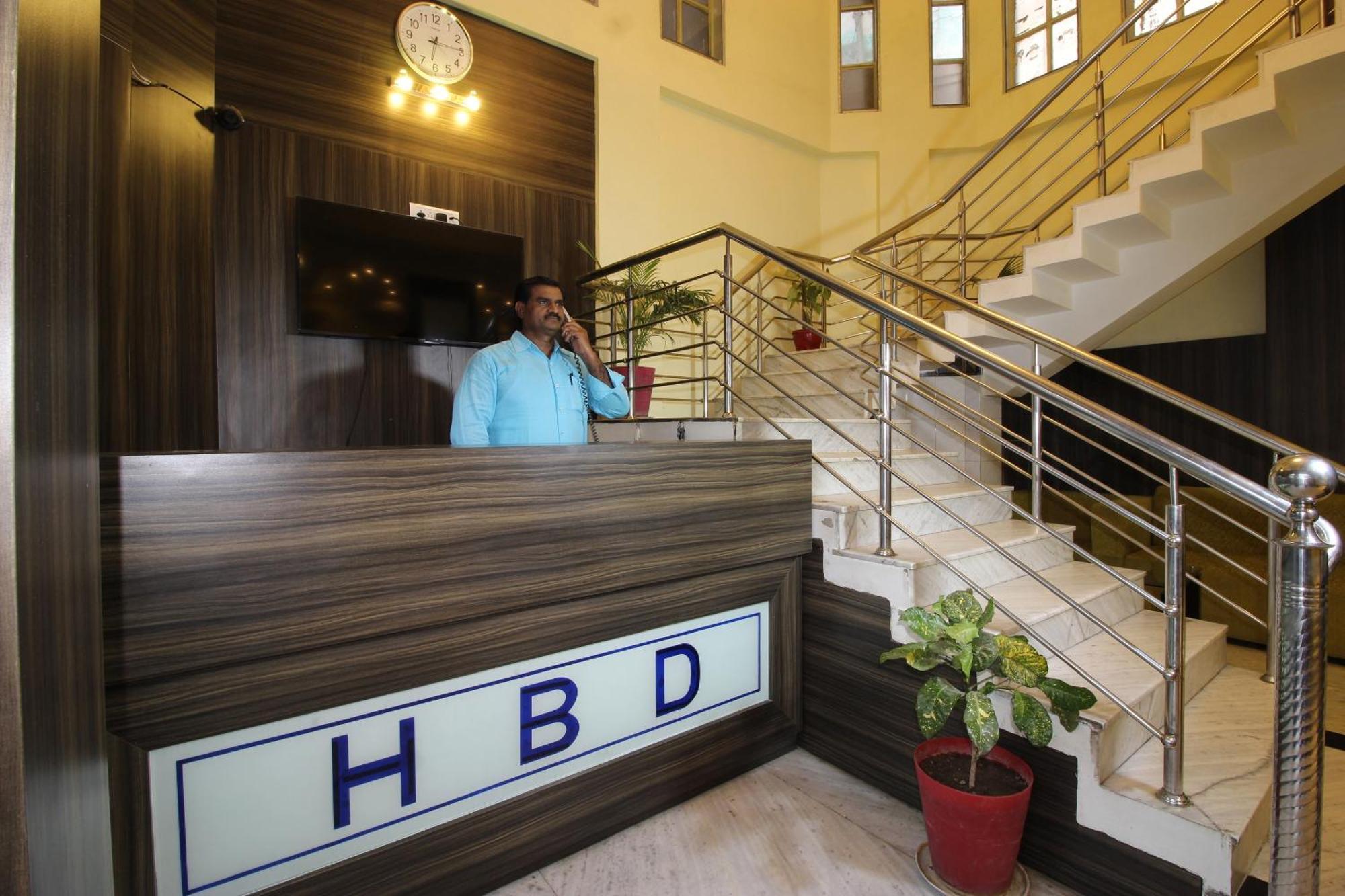 Hotel O Blue Diamond Váránaszi Kültér fotó